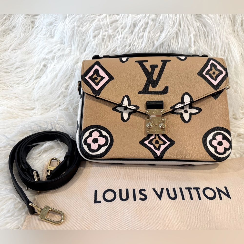 Louis Vuitton RARE Monogram Giant Wild At Heart Pochette Metis Arizona